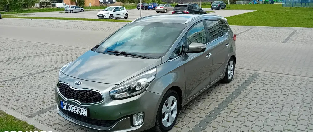 kia wielkopolskie Kia Carens cena 42200 przebieg: 156000, rok produkcji 2014 z Września